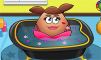 Miss Pou prend son bain